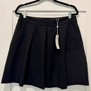 NWT Trina Turk Pleated Mini Skirt in Black -- Size 10
